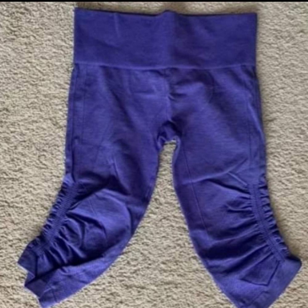 lululemon ebb to street crop